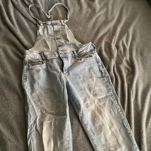 Arizona Jeans Light Wash Overalls Size Medium